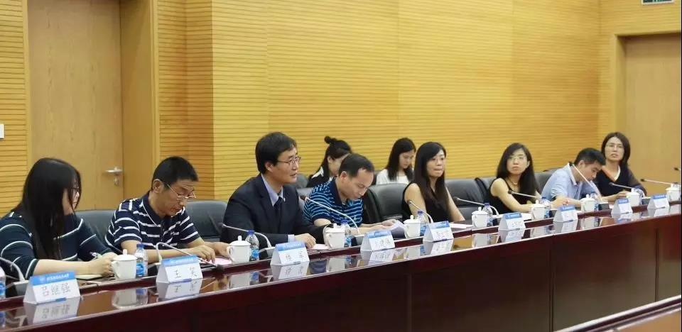 ˫���ֳ�����